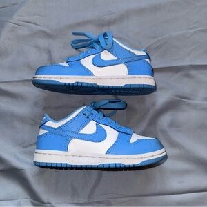 Boys 11 Nike dunk low UNC great condition